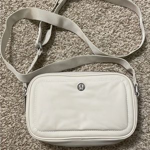 Lululemon crossbody 2L bag